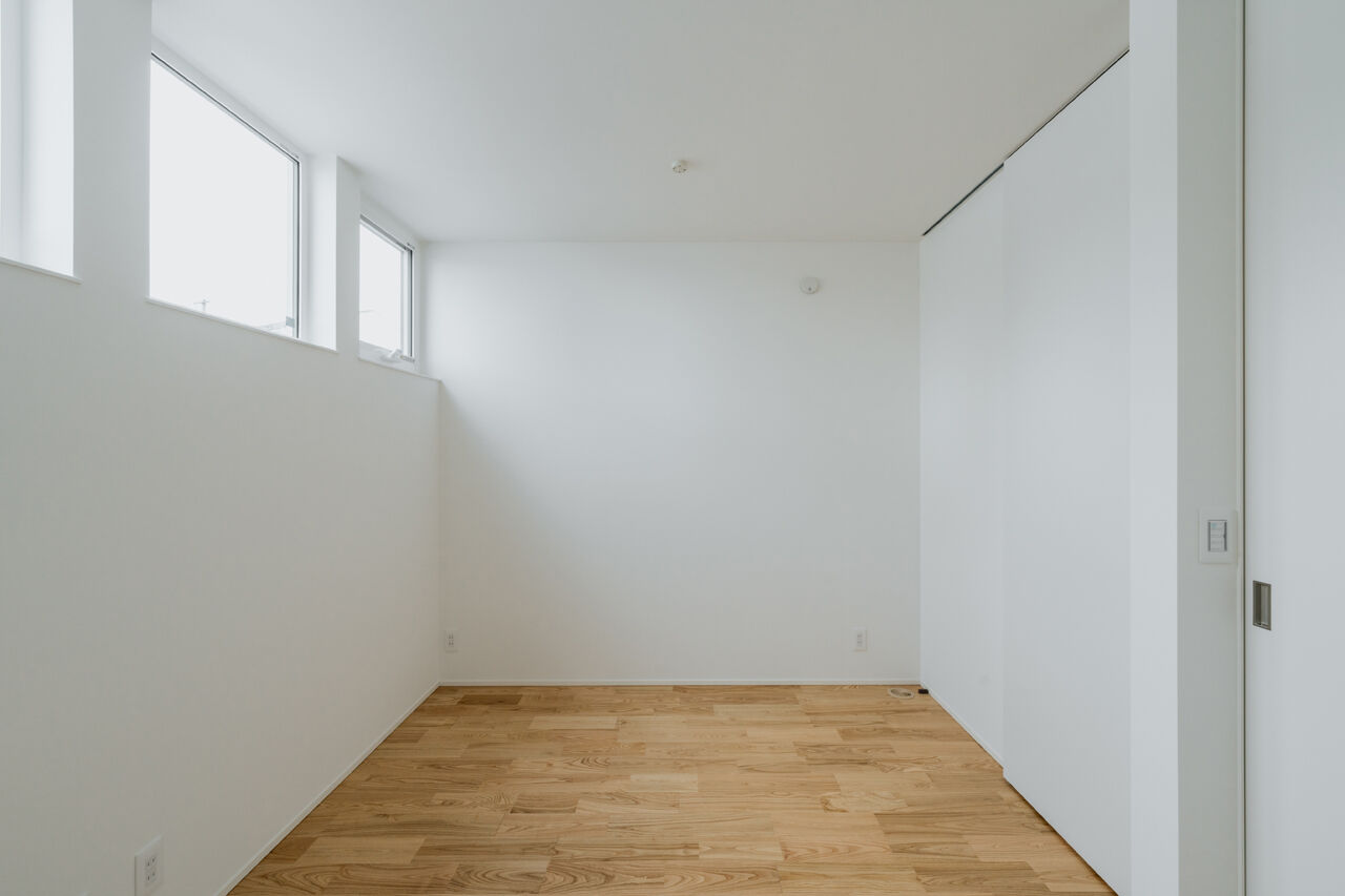 R+house 松江・鳥取・米子・倉敷北 【薪ストーブのある平屋】勾配天井と大きな窓／平屋約22坪の建築実例画像9