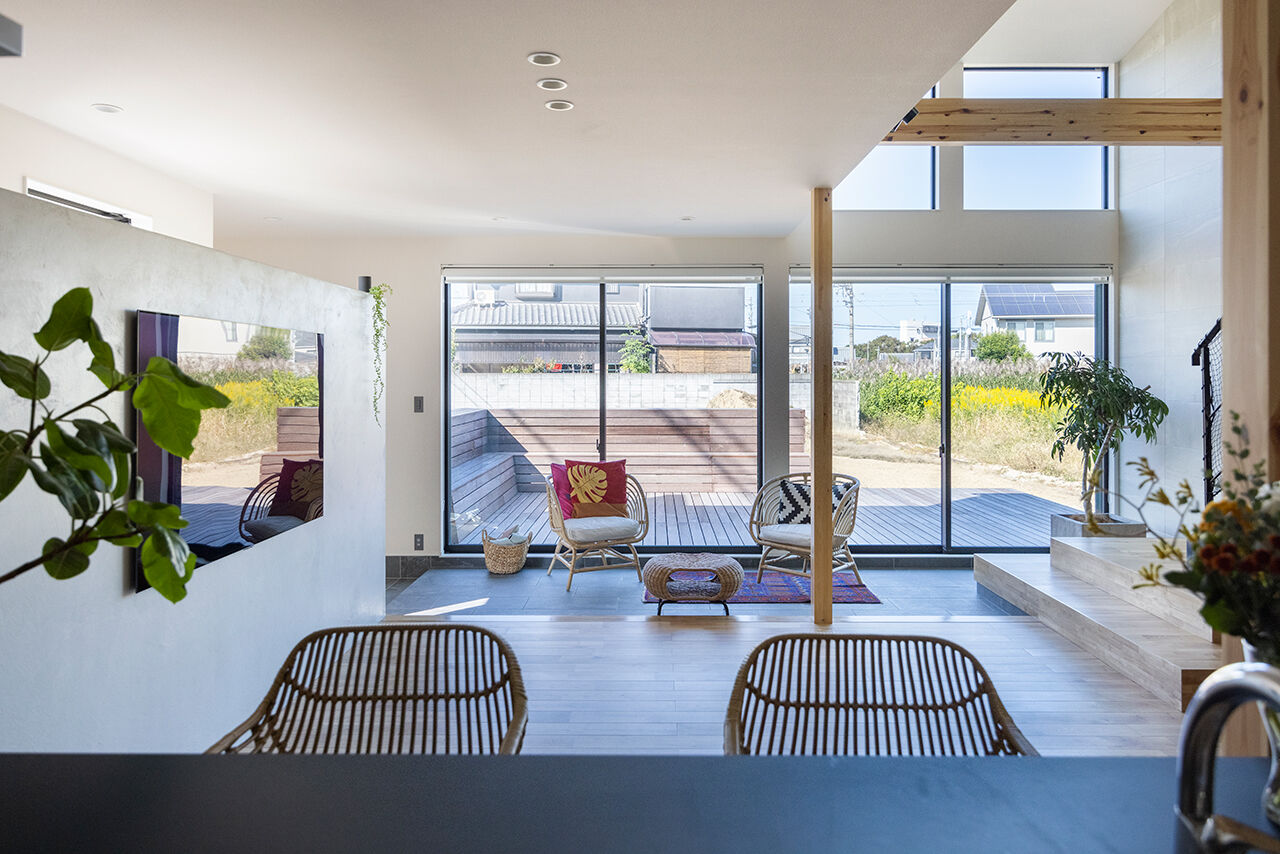 R+house 松江・鳥取・米子・倉敷北 【家族との距離が近すぎず離れすぎない、心地の良い家】土間リビングと多世帯住宅/2階建て63坪の建築実例画像2