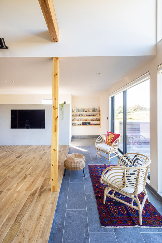 R+house 松江・鳥取・米子・倉敷北 【家族との距離が近すぎず離れすぎない、心地の良い家】土間リビングと多世帯住宅/2階建て63坪の建築実例画像3