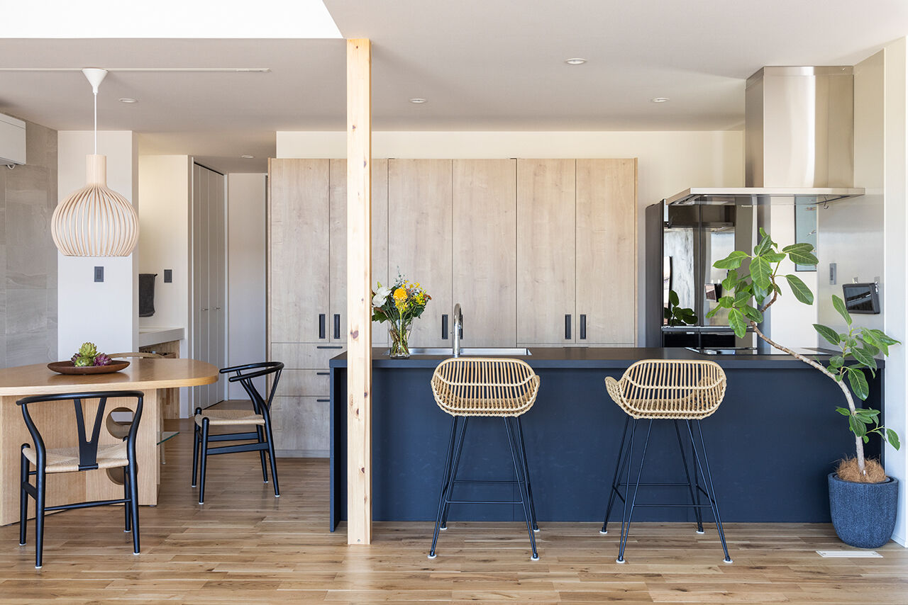 R+house 松江・鳥取・米子・倉敷北 【家族との距離が近すぎず離れすぎない、心地の良い家】土間リビングと多世帯住宅/2階建て63坪の建築実例画像4