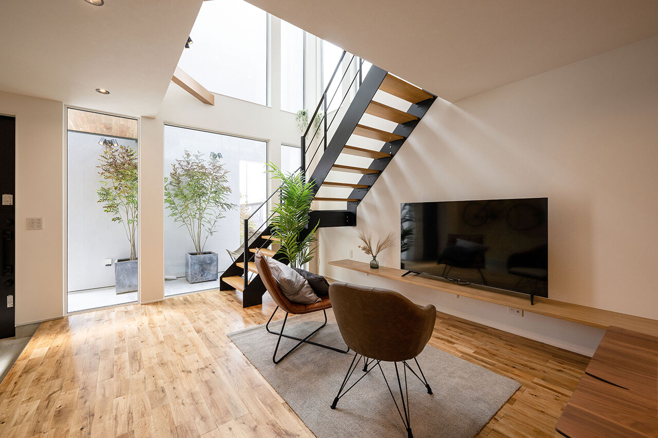 R+house 松江・鳥取・米子・倉敷北 【街なかに佇む白いハコ】内側に隠されたパティオから、家中に光が差し込む/2階建て約29坪の建築実例画像3