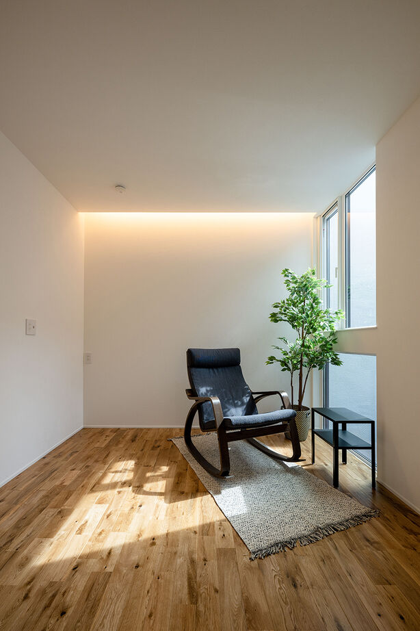 R+house 松江・鳥取・米子・倉敷北 【街なかに佇む白いハコ】内側に隠されたパティオから、家中に光が差し込む/2階建て約29坪の建築実例画像7