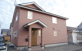 ロゴスホーム 【1500～2000万円】アンティーク＆ヴィンテージ　夫婦の好みが融合した夢の家の建築実例画像2