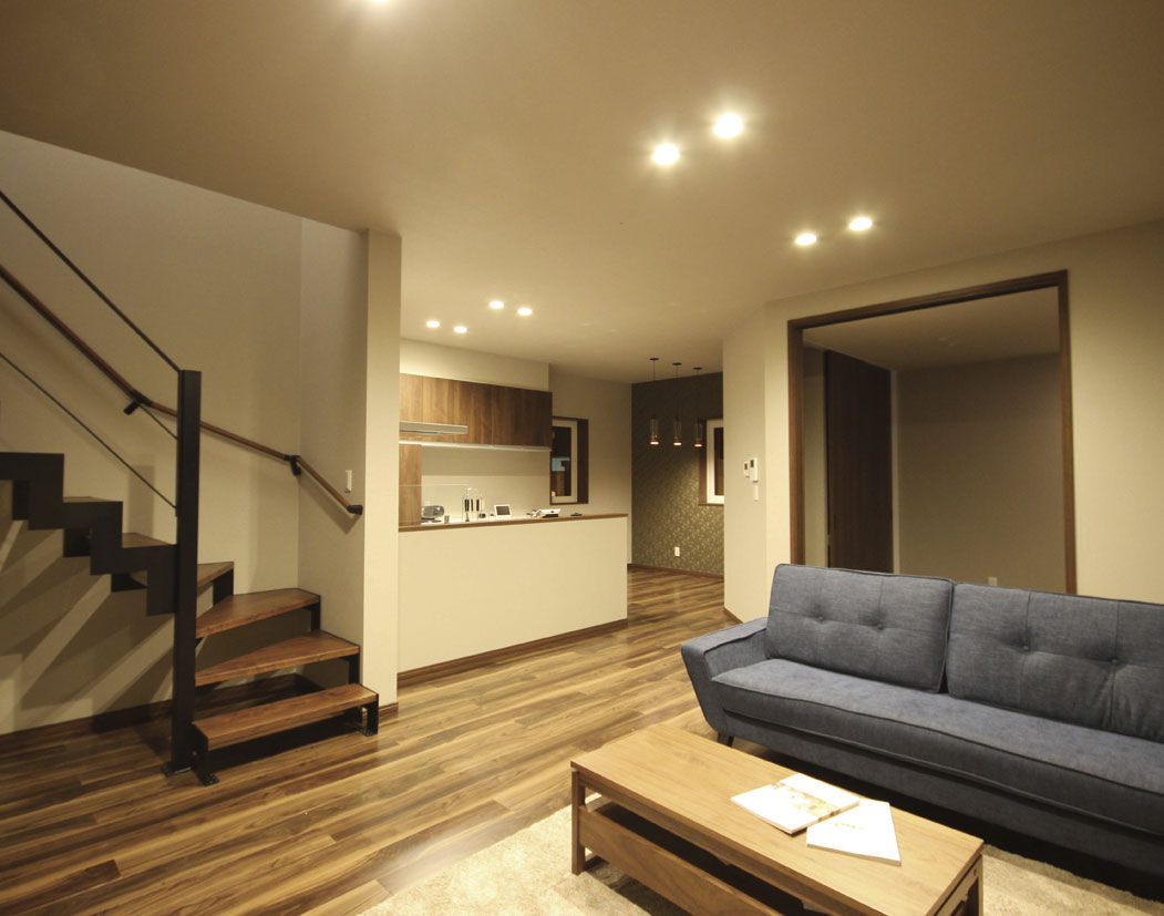 ロゴスホーム 【2000万円台/約40坪】ビルトインカーポートの外観　クラシカルな雰囲気の住空間の建築実例画像2