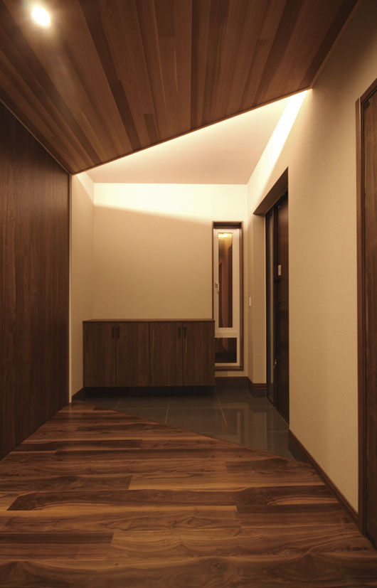 ロゴスホーム 【2000万円台/約40坪】ビルトインカーポートの外観　クラシカルな雰囲気の住空間の建築実例画像3