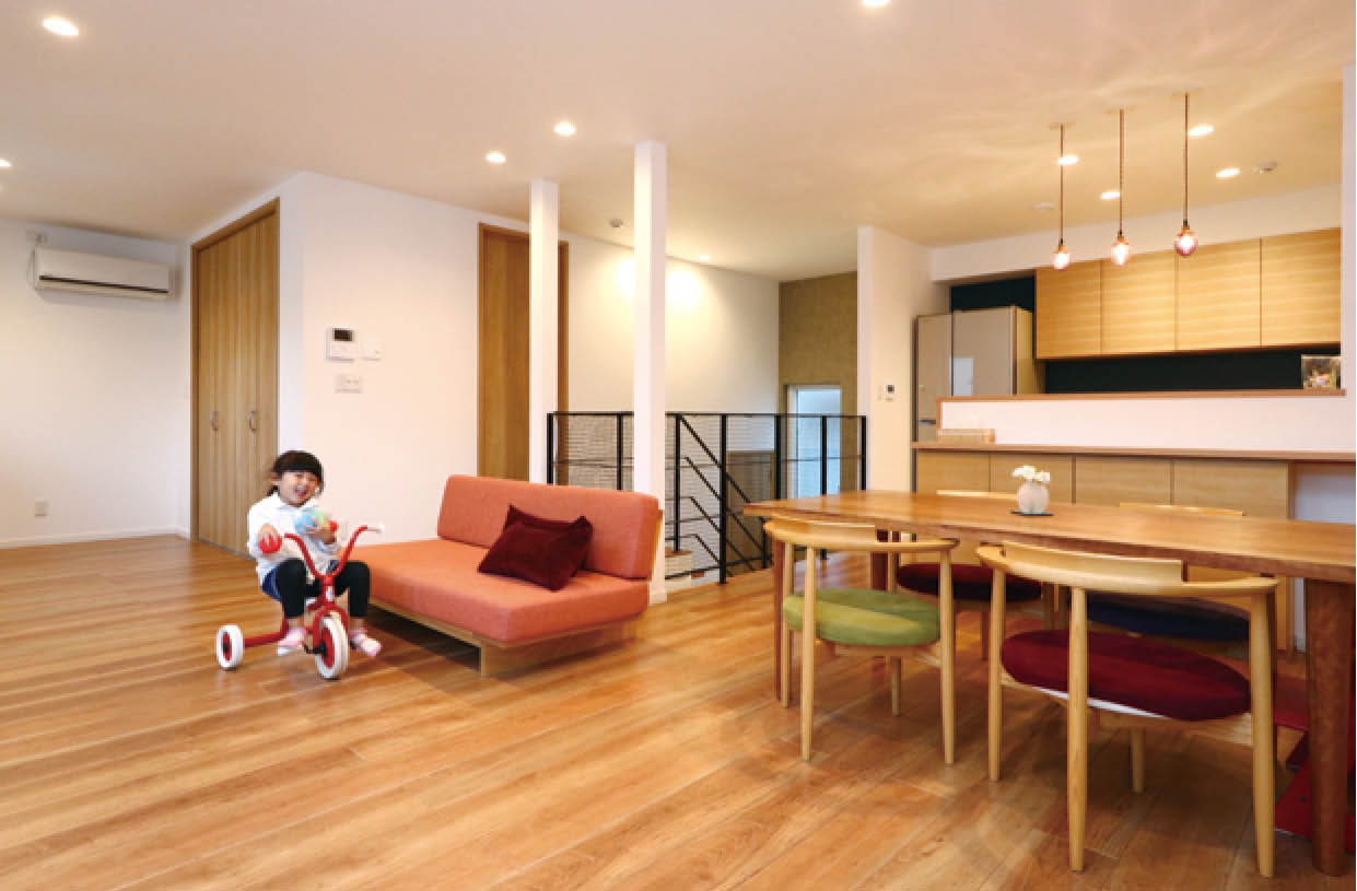 ロゴスホーム 【2000万円台/間取図/カーポート】広い土間と光あふれる２階ＬＤ　ライフスタイルを愉しむ我が家の建築実例画像2