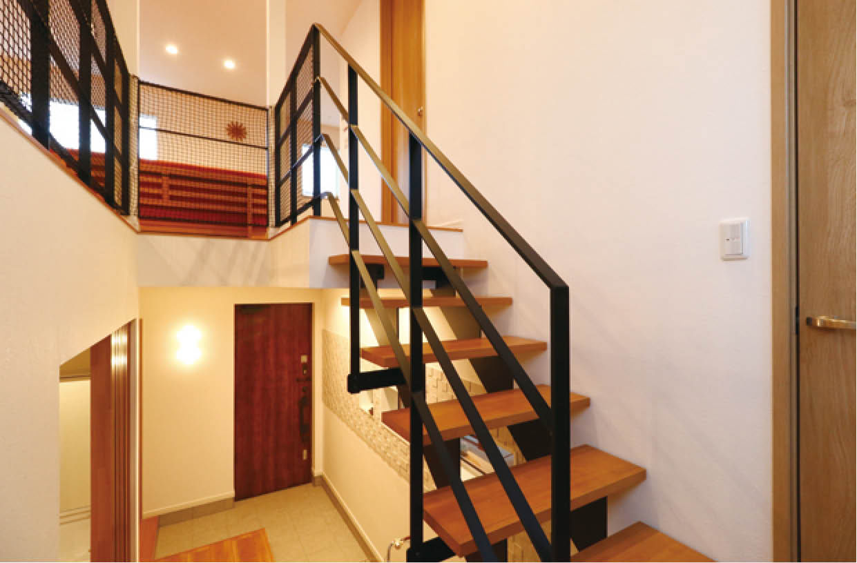 ロゴスホーム 【2000万円台/間取図/カーポート】広い土間と光あふれる２階ＬＤ　ライフスタイルを愉しむ我が家の建築実例画像3