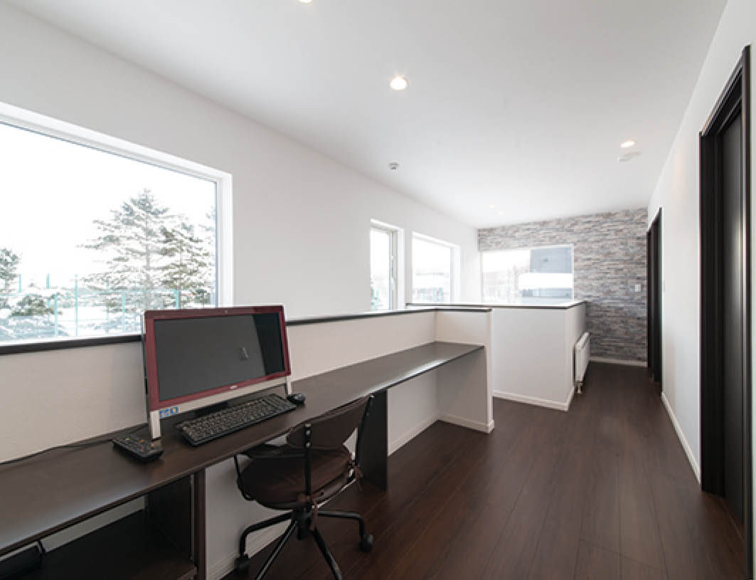 ロゴスホーム 【札幌市/2000万円台/ビルトインガレージ】ビルトインガレージの外観　設計・構造にも大満足の住まいの建築実例画像5