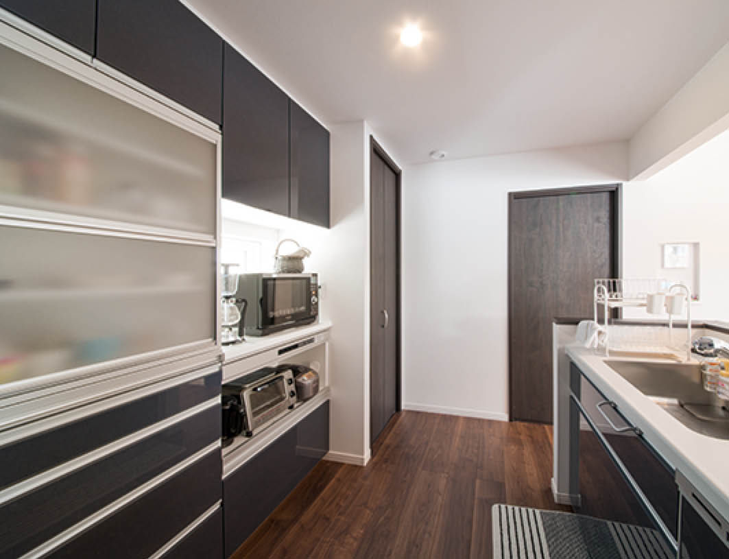 ロゴスホーム 【札幌市/2000万円台/ビルトインガレージ】ビルトインガレージの外観　設計・構造にも大満足の住まいの建築実例画像6