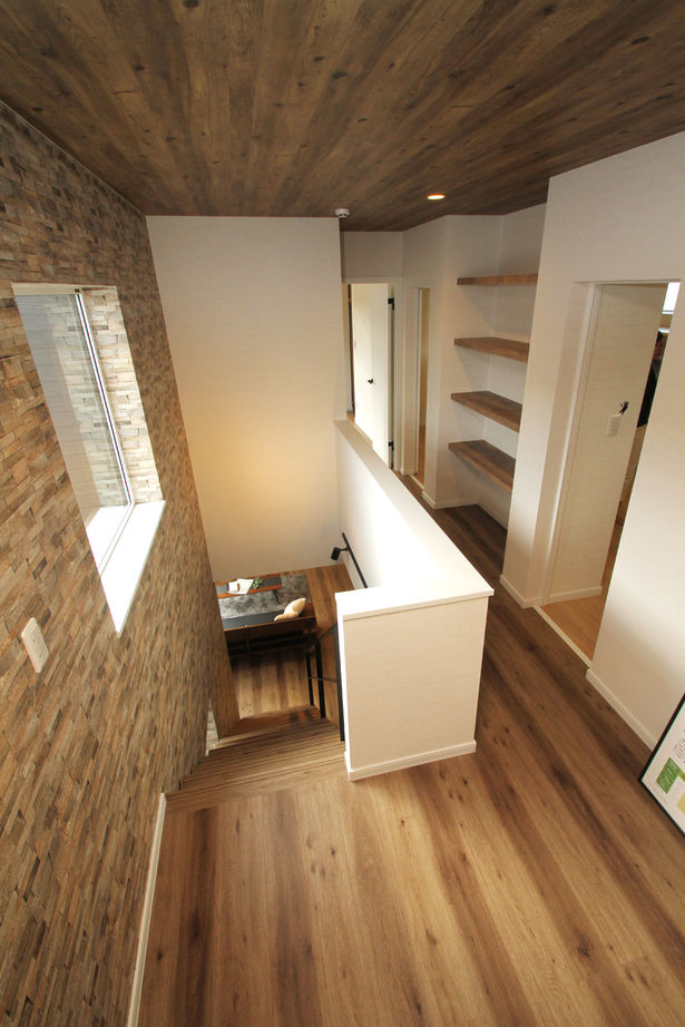 ロゴスホーム 【2000万円台/間取図/カーポート】木のぬくもりがモダンな家の建築実例画像4