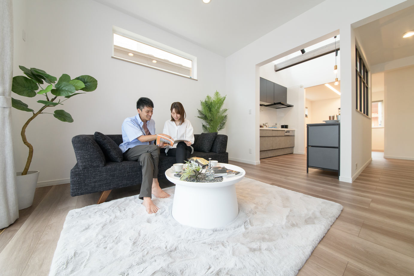 ロゴスホーム 【釧路市/室内窓/吹抜け】家族それぞれ「個」の時間を大事にするアーバンスタイルな暮らしの建築実例画像1