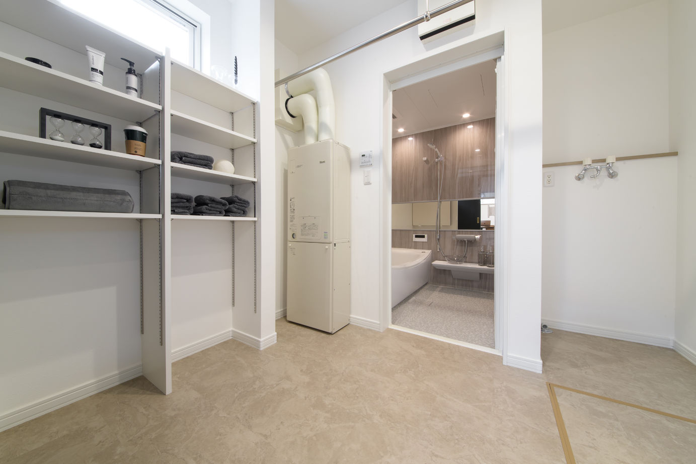 ロゴスホーム 【釧路市/室内窓/吹抜け】家族それぞれ「個」の時間を大事にするアーバンスタイルな暮らしの建築実例画像13