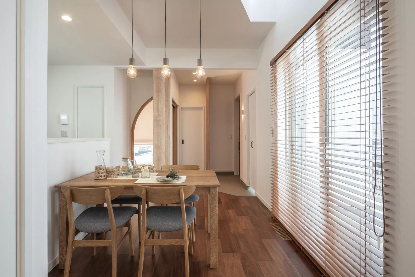 ロゴスホーム 【札幌市/吹抜け/中庭/和室】空間とデザインを楽しむ陽だまりの家の建築実例画像4