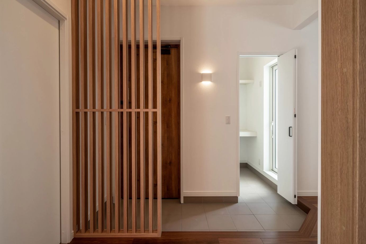 ロゴスホーム 【札幌市/吹抜け/中庭/和室】空間とデザインを楽しむ陽だまりの家の建築実例画像6