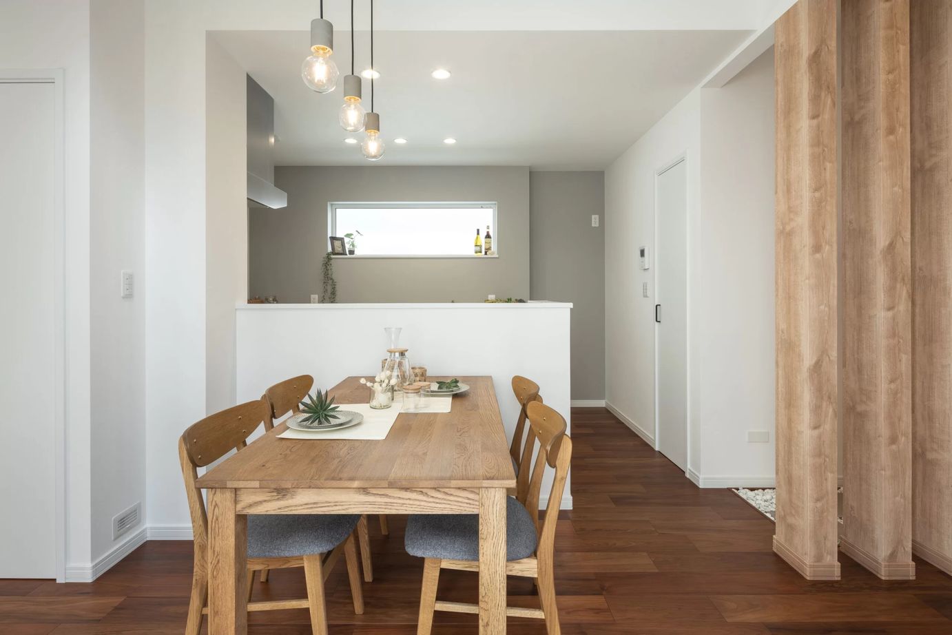 ロゴスホーム 【札幌市/吹抜け/中庭/和室】空間とデザインを楽しむ陽だまりの家の建築実例画像7