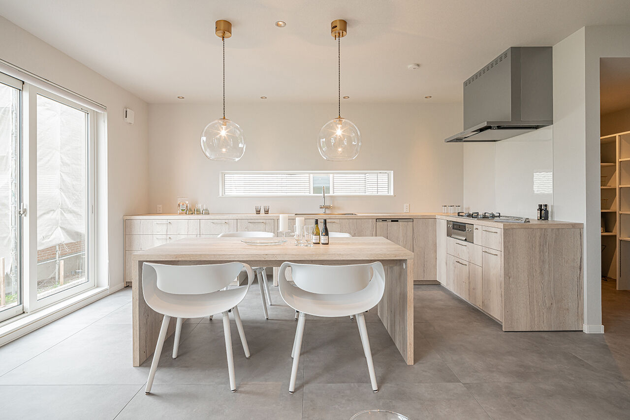 ロゴスホーム 【北海道/函館市/吹抜け/スケルトン階段】ゆったりとした時間を紡ぐ、光あふれる白い家の建築実例画像4