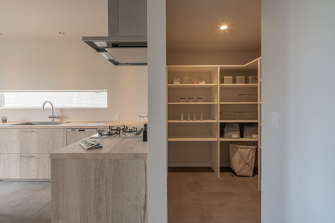 ロゴスホーム 【北海道/函館市/吹抜け/スケルトン階段】ゆったりとした時間を紡ぐ、光あふれる白い家の建築実例画像5