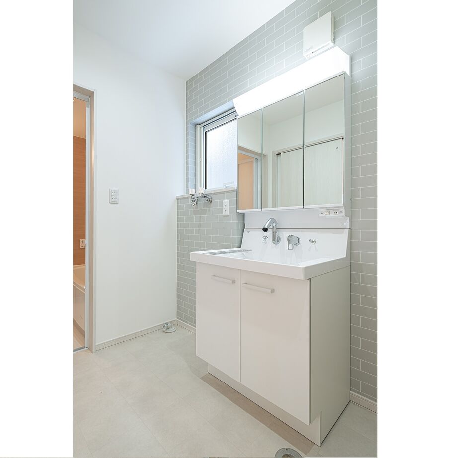 ロゴスホーム 【間取図４LDK】明るい内装がポイント♪創エネ・エコ住宅の建築実例画像3