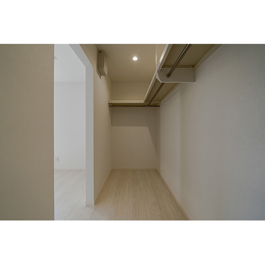 ロゴスホーム 【間取図約30坪】南向きの開放的なリビングで奥の洋室がおしゃれな4LDKの建築実例画像6