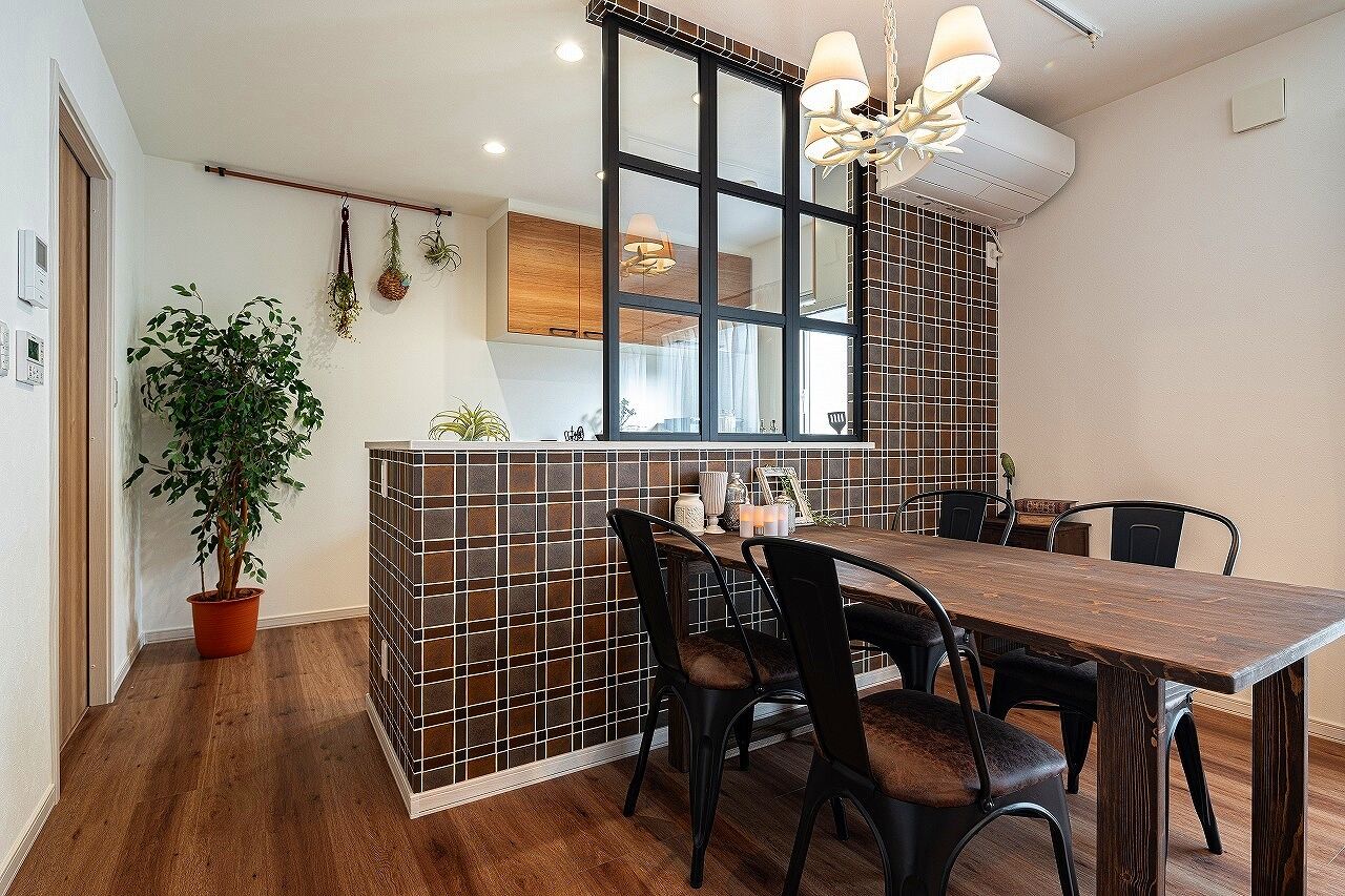 ロゴスホーム 【間取図４LDK】木のぬくもりを感じるカフェスタイルの建築実例画像2