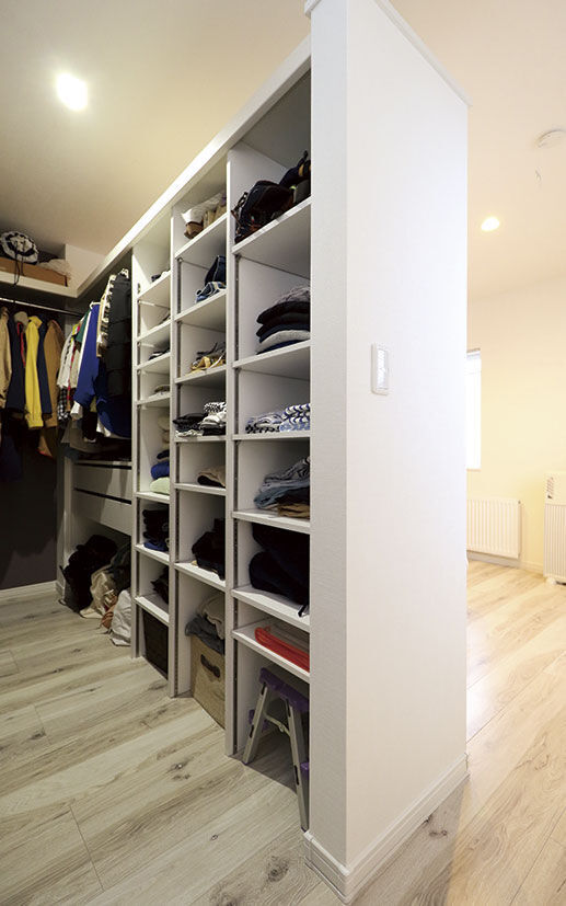 ロゴスホーム 【2000万円台｜間取図あり｜カーポート】センスが光る素敵な住まい　大きな吹抜け設計とLD分離の建築実例画像6