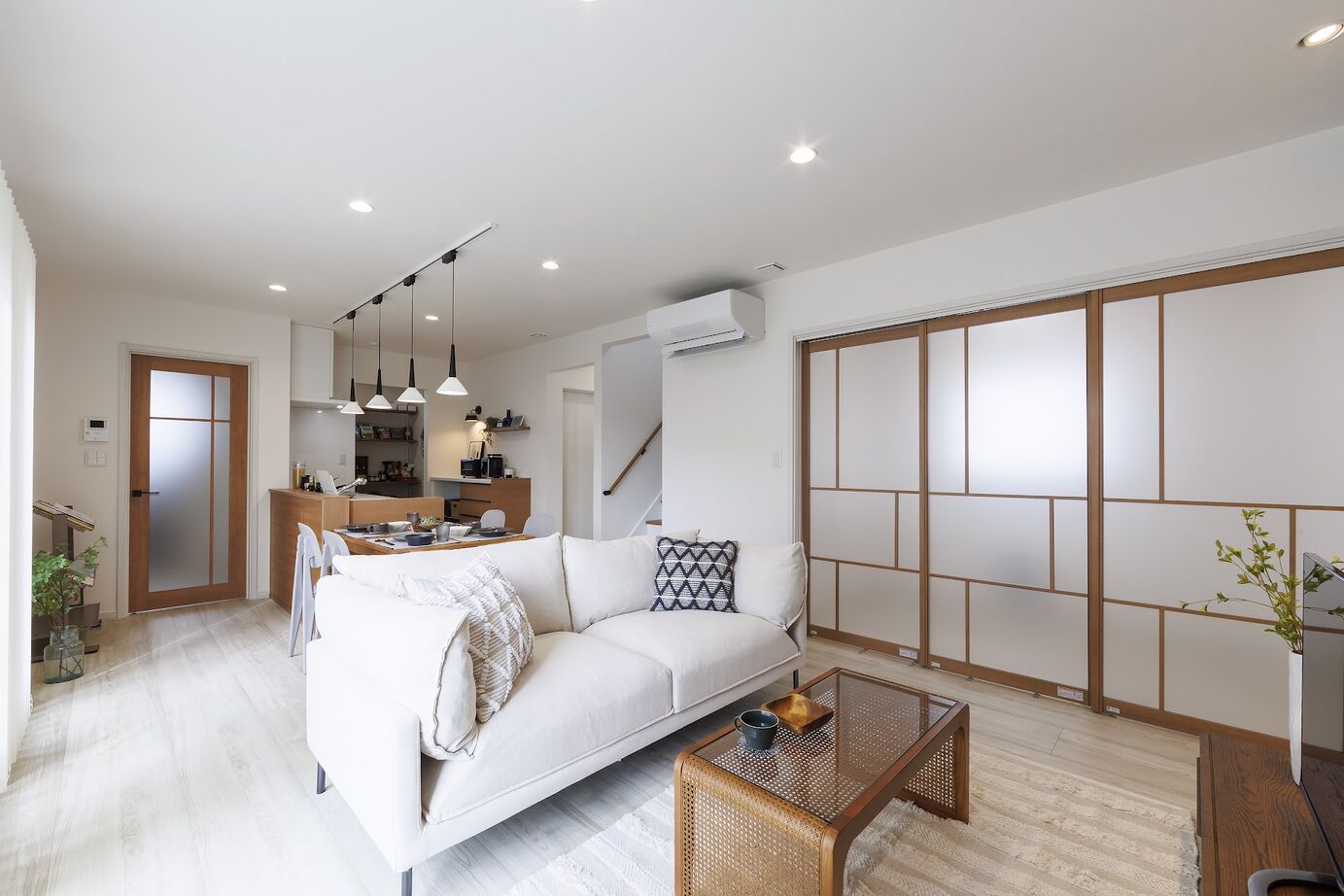 ロゴスホーム 【北海道/札幌市/和モダン】木の風合いと和の趣（おもむき）。ナチュラルモダンな住まいの建築実例画像