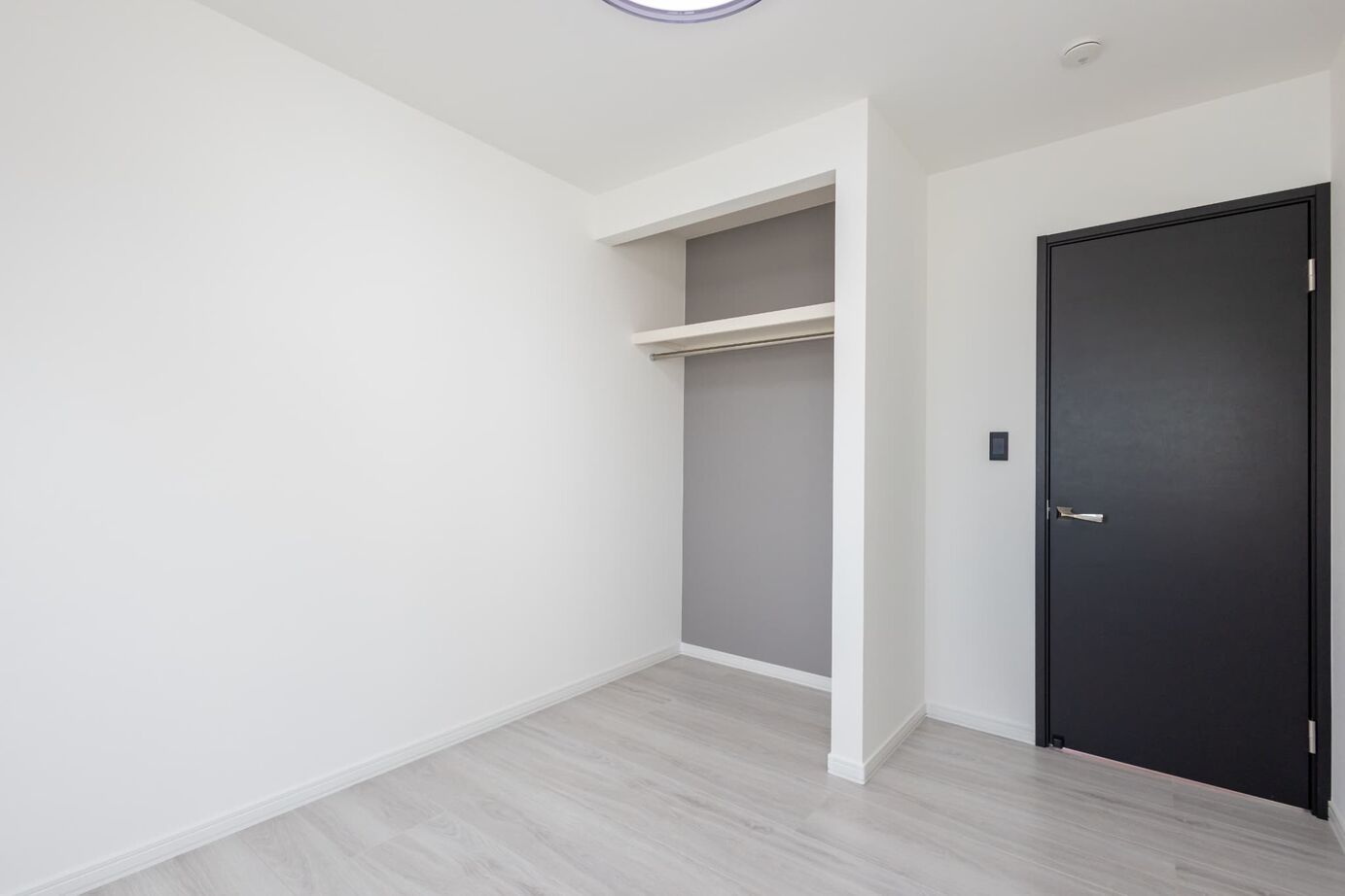 ロゴスホーム 【帯広市】モノトーンが織りなす洗練空間。光と影が魅せる大人の住まい。の建築実例画像9