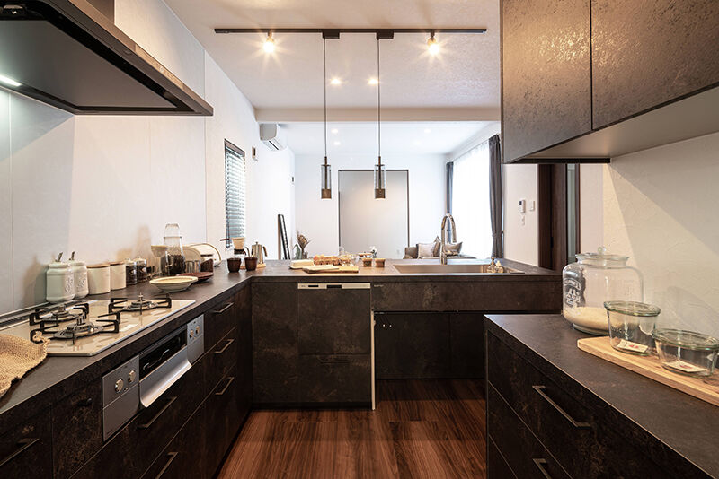 ロゴスホーム 【帯広市】L字型キッチンで家族と繋がる。会話が弾む、心地よいモダン空間。の建築実例画像3