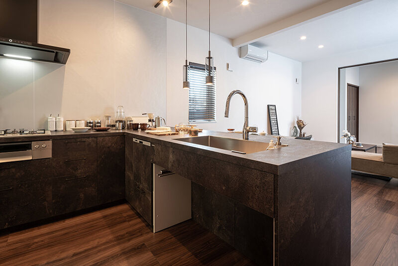 ロゴスホーム 【帯広市】L字型キッチンで家族と繋がる。会話が弾む、心地よいモダン空間。の建築実例画像4