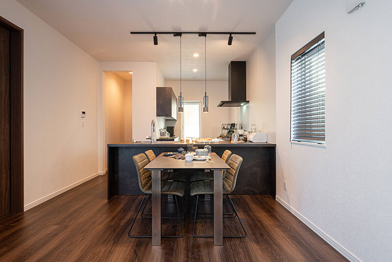 ロゴスホーム 【帯広市】L字型キッチンで家族と繋がる。会話が弾む、心地よいモダン空間。の建築実例画像9