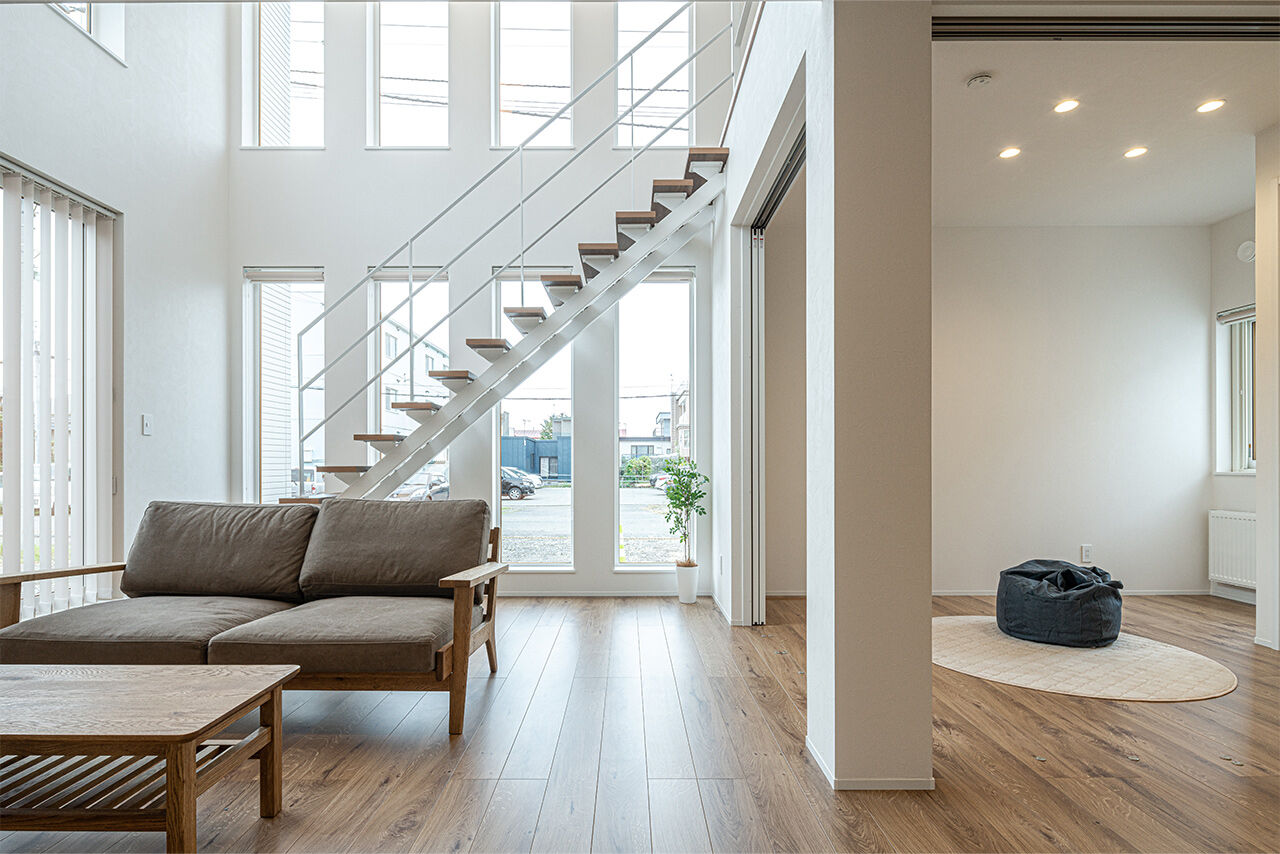 ロゴスホーム 【帯広市】白を基調とした家の建築実例画像1