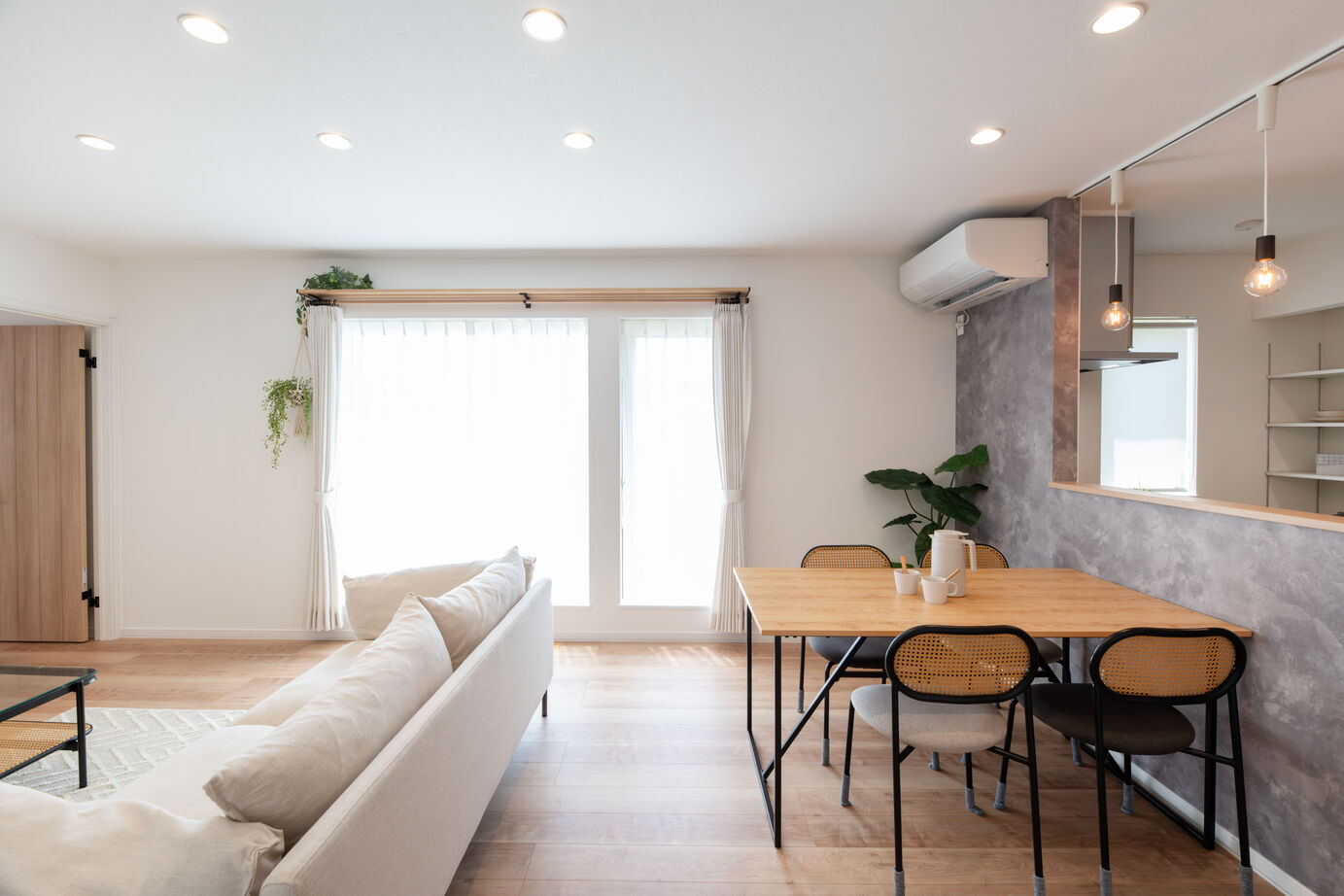 ロゴスホーム 【北海道/函館市/平屋】収納力抜群の平屋。永く愛せるシンプルで心地よい住まい。の建築実例画像2