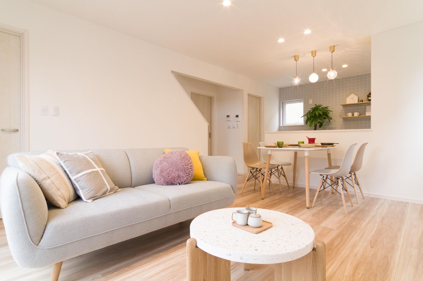 ロゴスホーム 【1600万円台/高断熱住宅】モノトーンカラーで作る北欧テイストな住まいの建築実例画像1