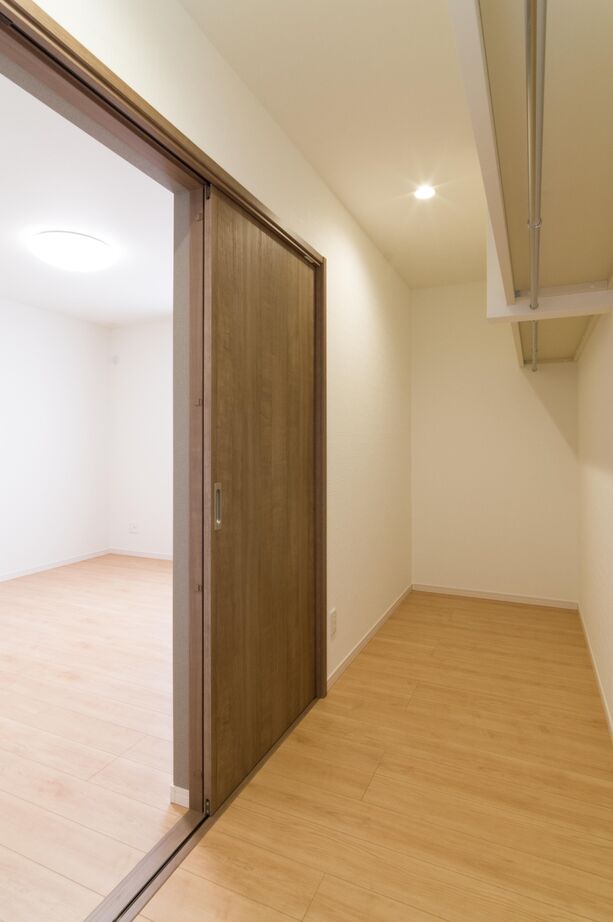 ロゴスホーム 【収納充実｜アクセントクロス｜ご家族3人】 北海道のZEH基準を満たす高性能住宅！の建築実例画像7