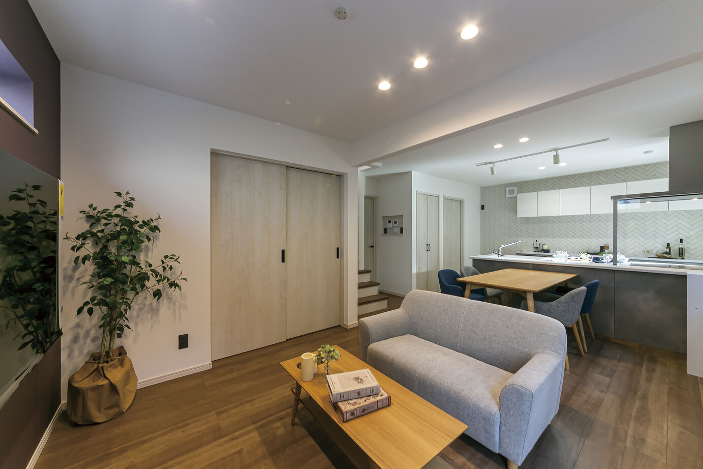 ロゴスホーム 【1000万円台｜収納充実｜アクセントクロス】実用性と充実の標準装備も魅力　豊富な選択肢から理想の形に！の建築実例画像1