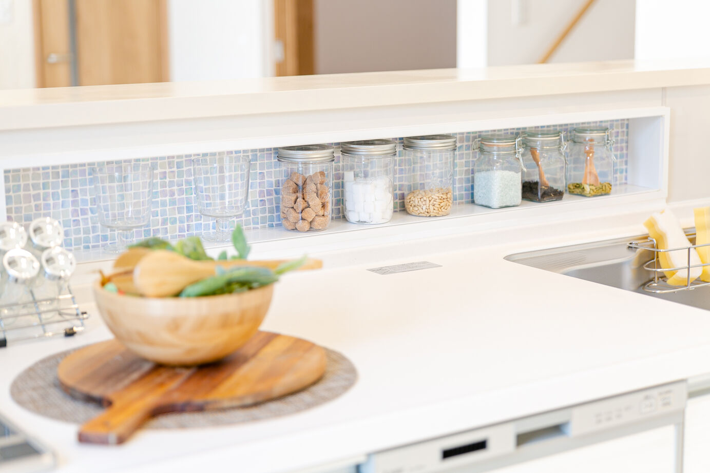 ロゴスホーム 【1000万円台｜収納充実｜お子様3人】ナチュラルテイストで家族みんながリラックスできるあたたかい空間の建築実例画像2