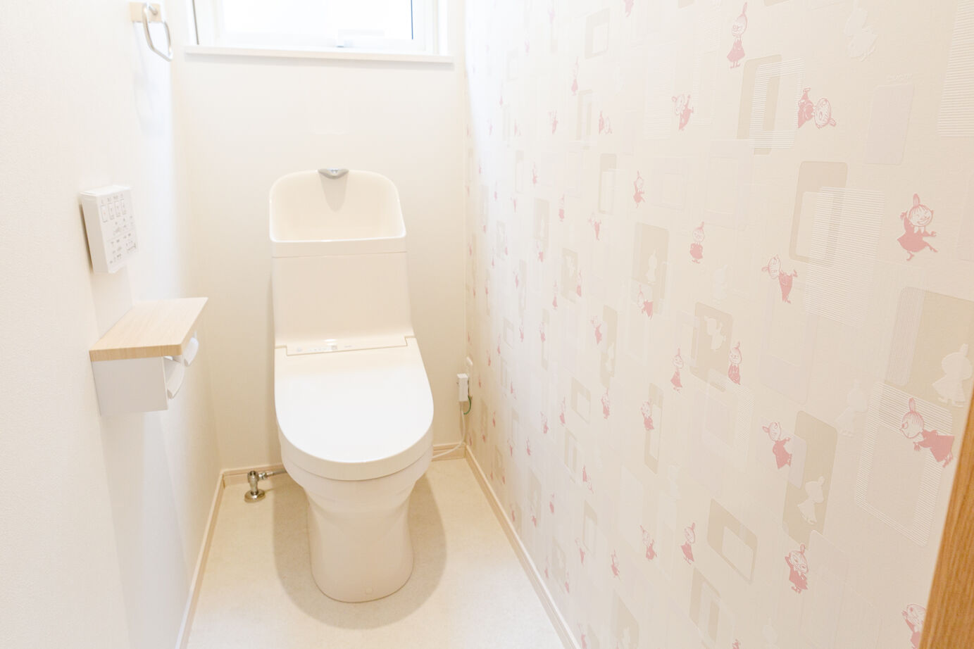 ロゴスホーム 【1000万円台｜収納充実｜お子様3人】ナチュラルテイストで家族みんながリラックスできるあたたかい空間の建築実例画像4