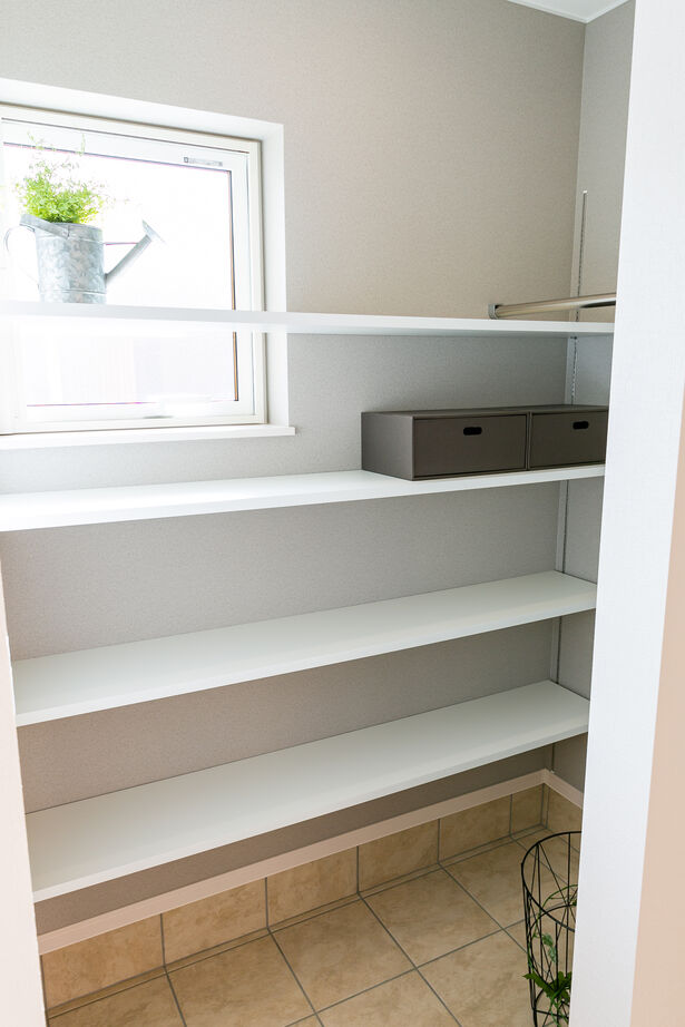 ロゴスホーム 【1000万円台｜収納充実｜お子様3人】ナチュラルテイストで家族みんながリラックスできるあたたかい空間の建築実例画像6