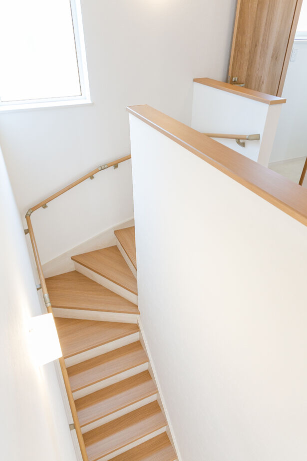 ロゴスホーム 【1000万円台｜収納充実｜お子様3人】ナチュラルテイストで家族みんながリラックスできるあたたかい空間の建築実例画像7