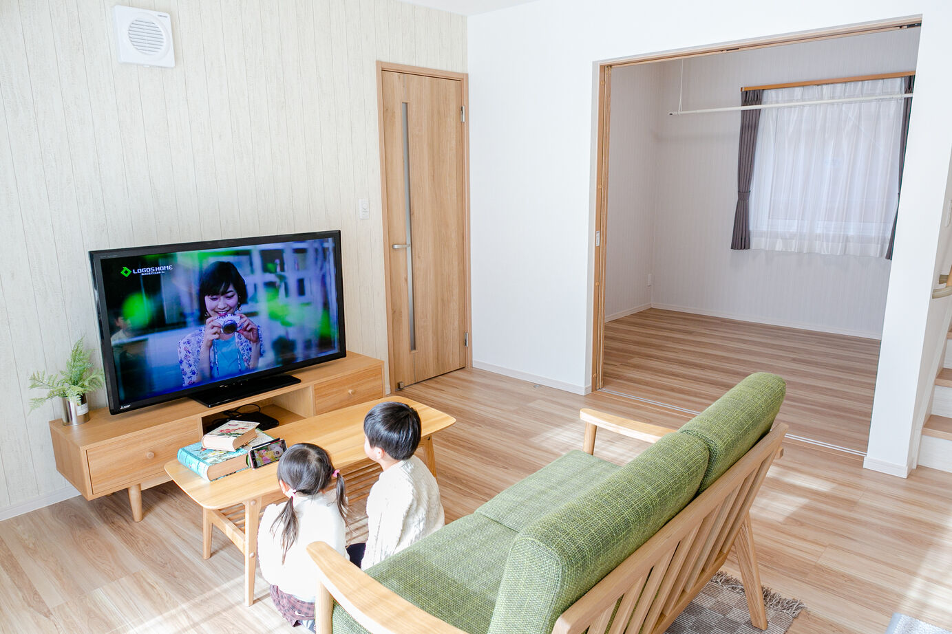 ロゴスホーム 【1000万円台｜収納充実｜お子様3人】ナチュラルテイストで家族みんながリラックスできるあたたかい空間の建築実例画像8