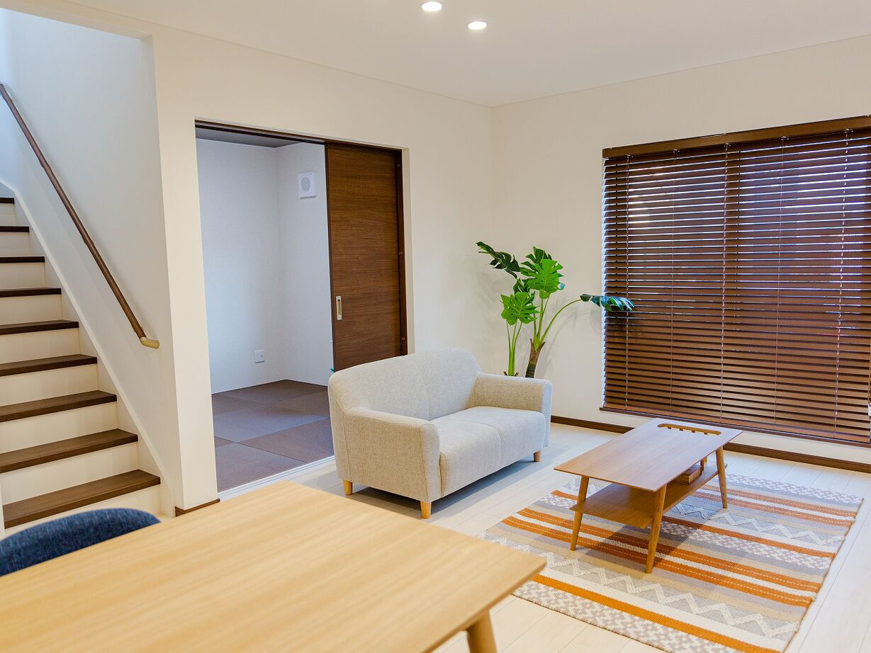 ロゴスホーム 【宮城県/ZEH｜収納充実｜間取り図あり】 インテリアコーディネーターと作る北海道仕様ZEH住宅の建築実例画像1