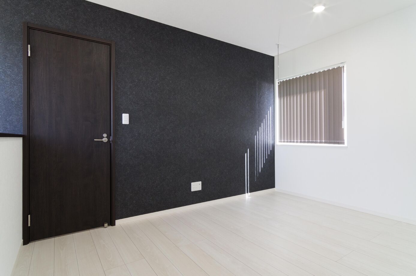 ロゴスホーム 　【1000万円台/インダストリアル】インダストリアルなデザインにフリースペース広々のゼロエネルギー住宅の建築実例画像3