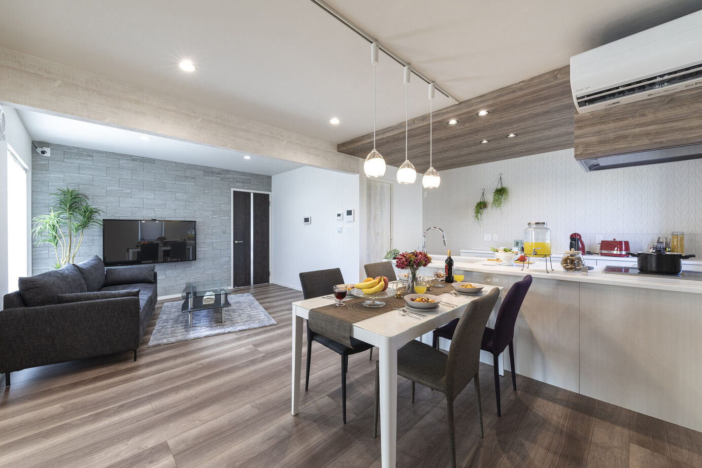 ロゴスホーム 【福島県】ナチュラルとモダンが調和。遊び心と機能性を両立させた家。の建築実例画像2