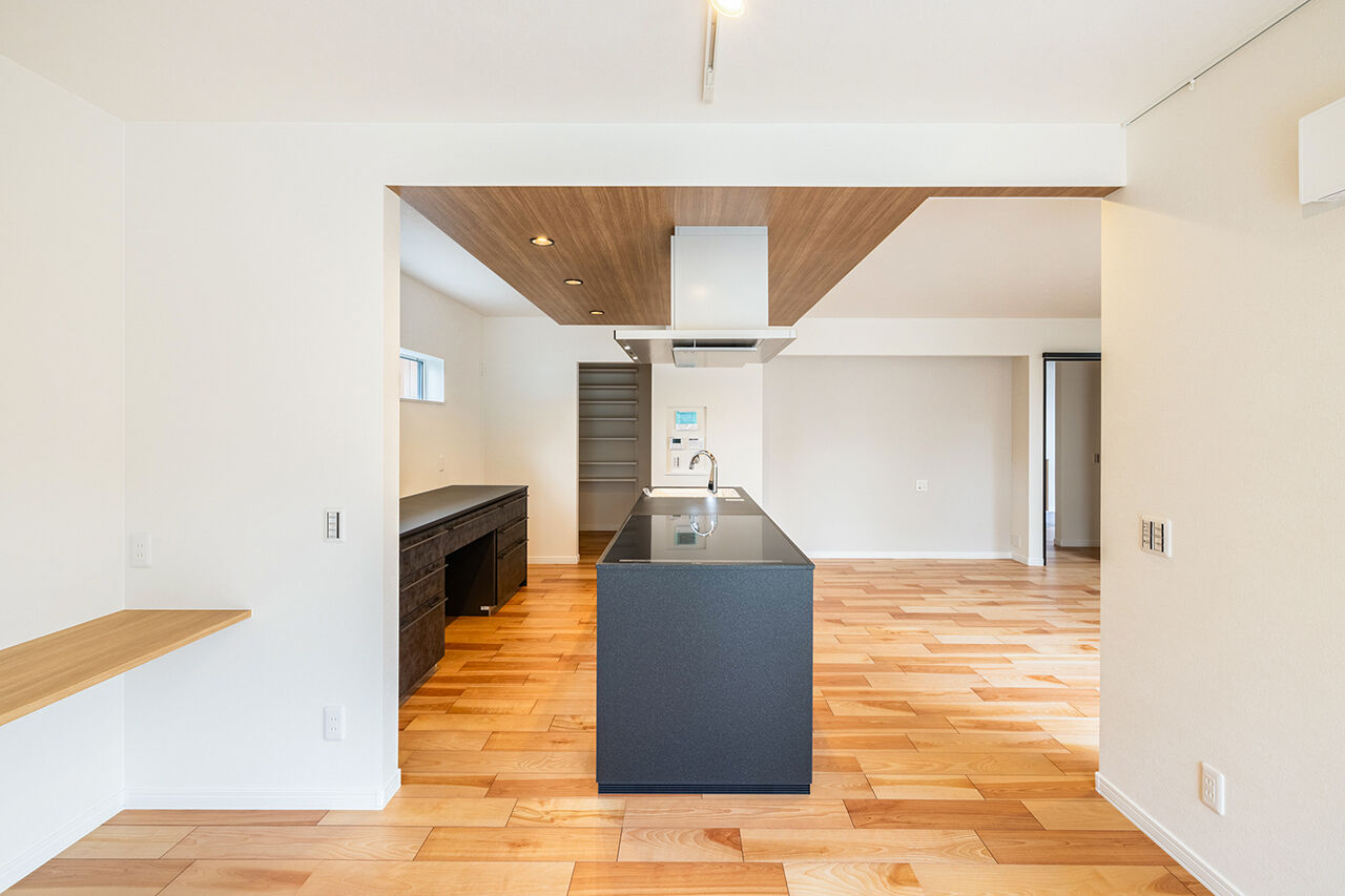 ロゴスホーム 【ふじみ野市／吹抜／収納充実／間取図】家族が集まり、団欒を楽しむキッチンにこだわった住まいの建築実例画像4