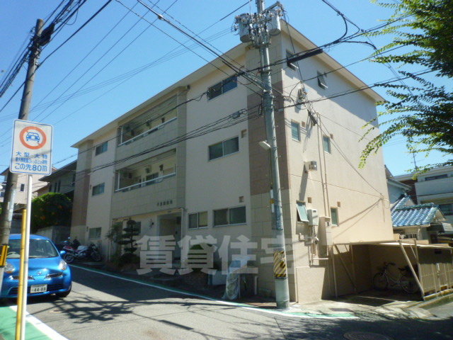 吹田市千里山西のマンションの建物外観