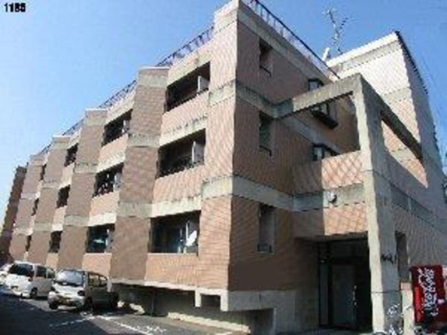 【松山市西長戸町のマンションの建物外観】