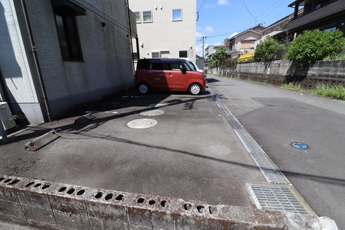 【鹿児島市上谷口町のアパートの駐車場】