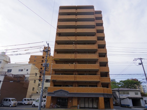 広島市南区比治山町のマンションの建物外観