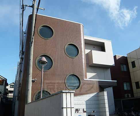 京都市伏見区指物町のマンションの建物外観
