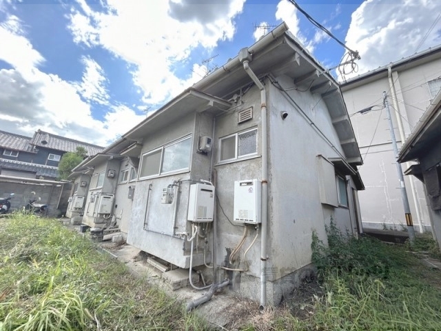 香芝市穴虫のアパートの建物外観